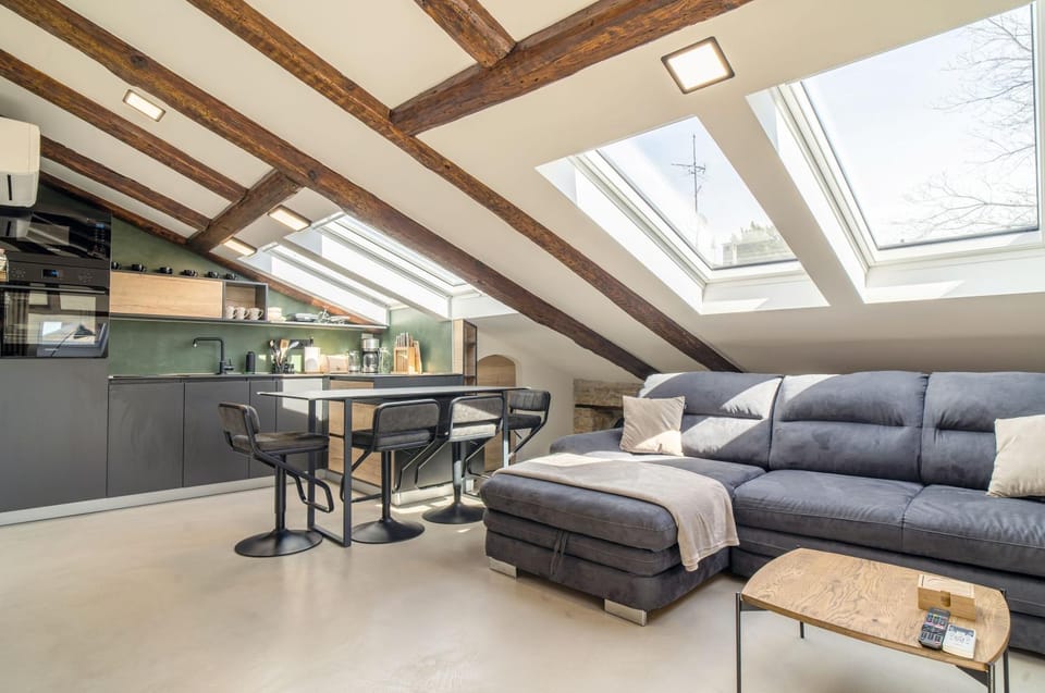 Kitchen or kitchenette, Living room