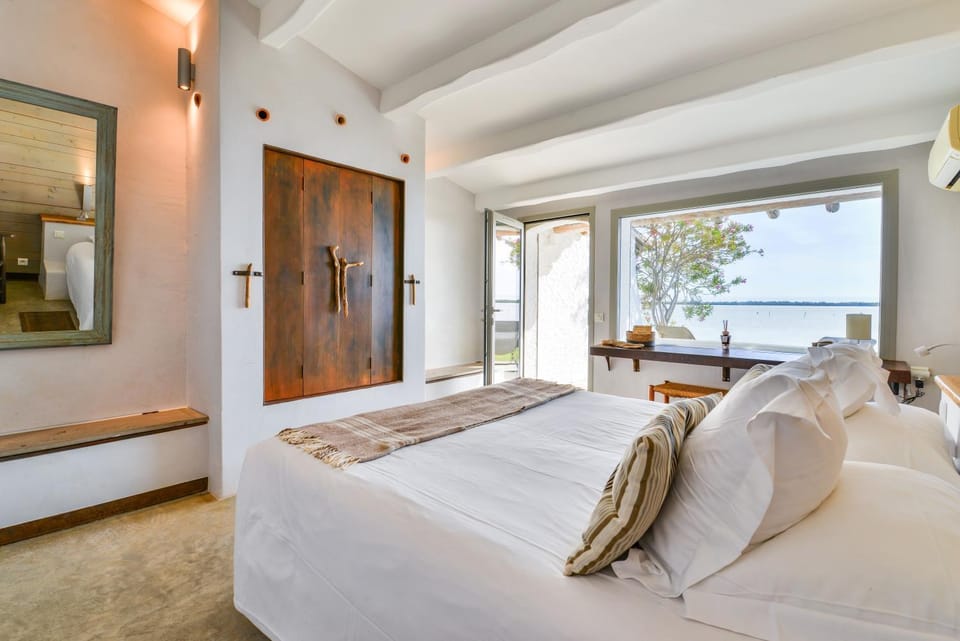 Bed, Natural landscape, Photo of the whole room, Bedroom, towels