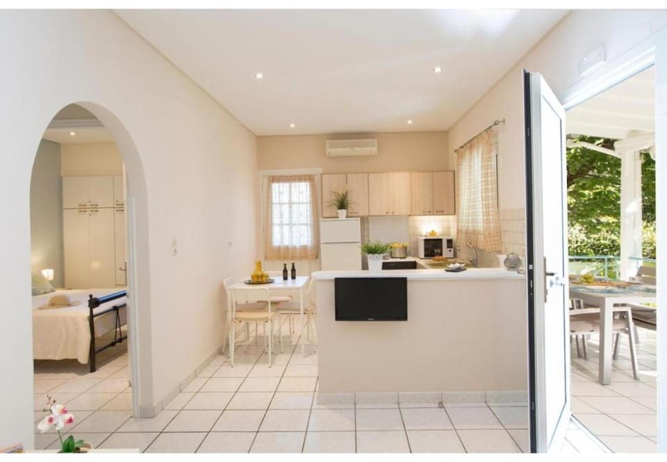 Property building, Kitchen or kitchenette, Living room
