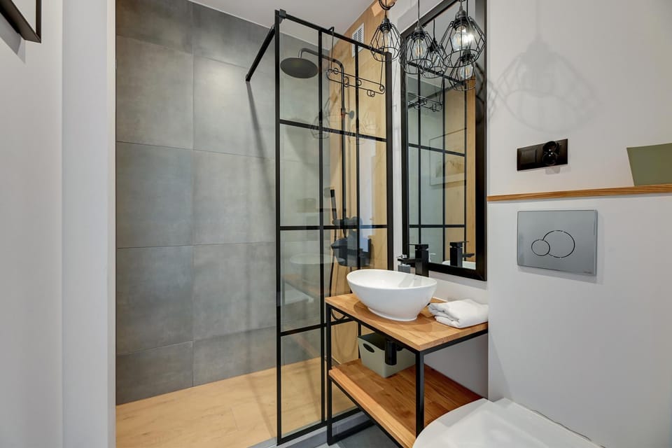 Shower, Toilet, Bathroom, Area and facilities