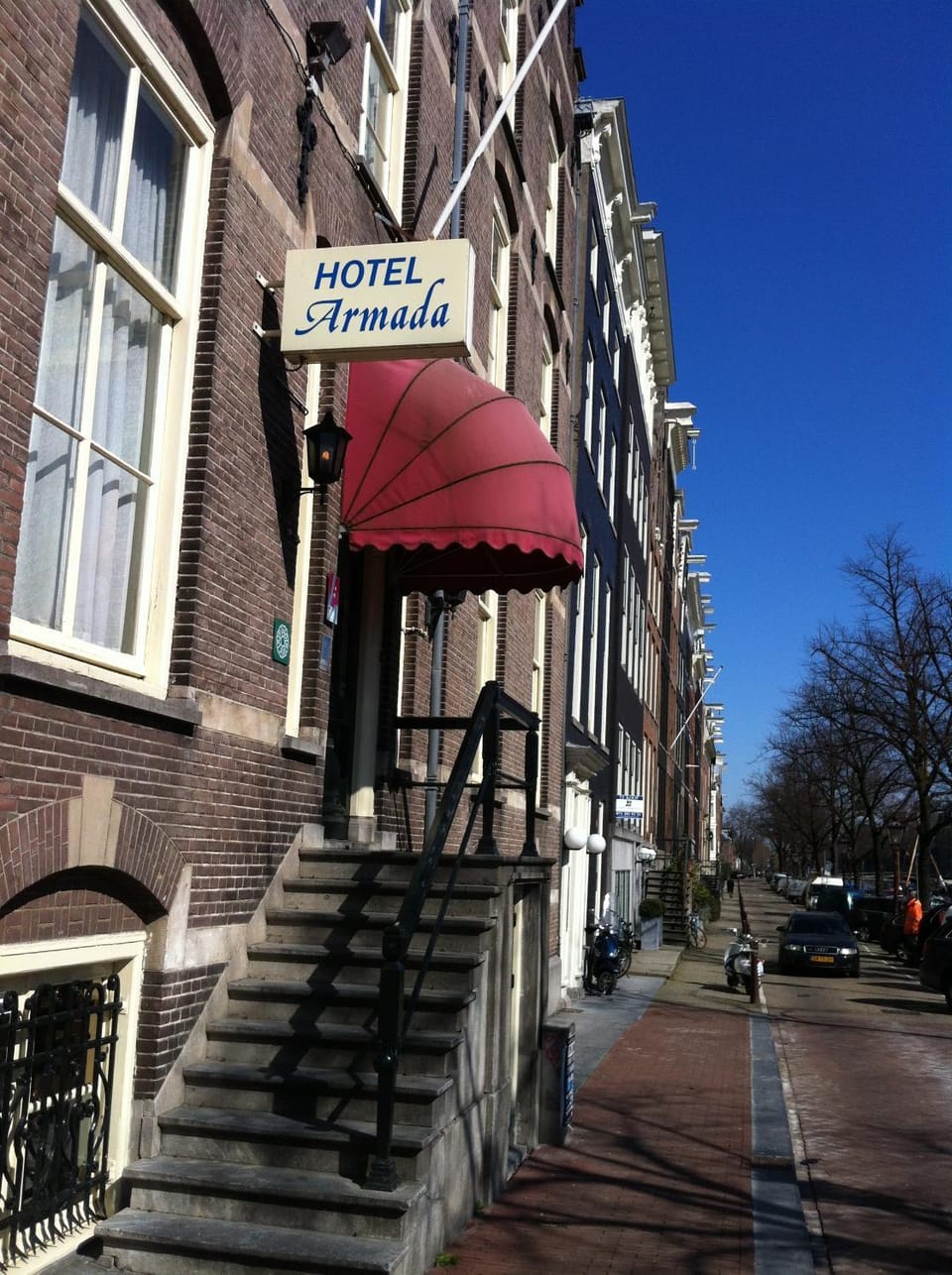 Facade/entrance