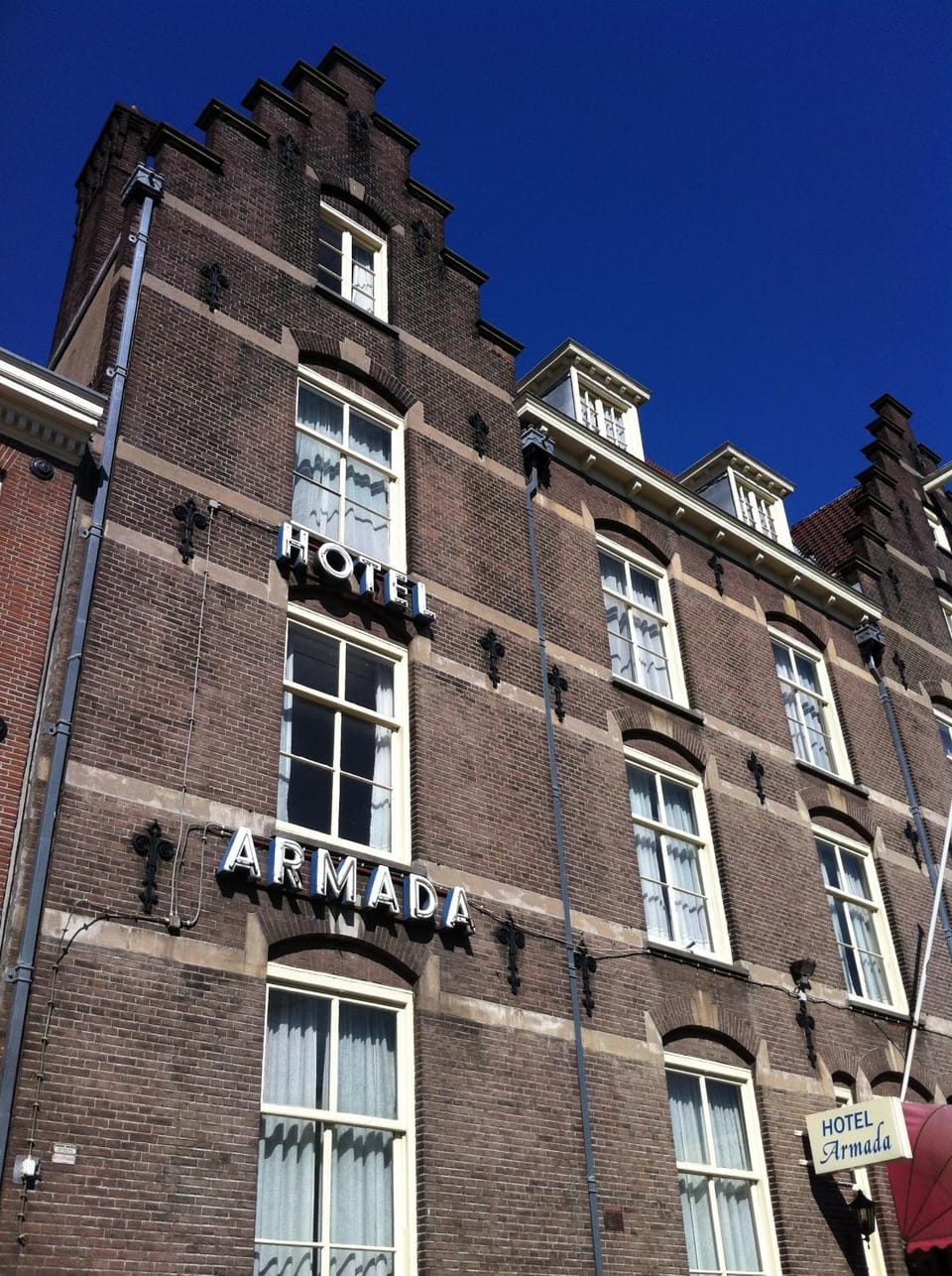 Facade/entrance