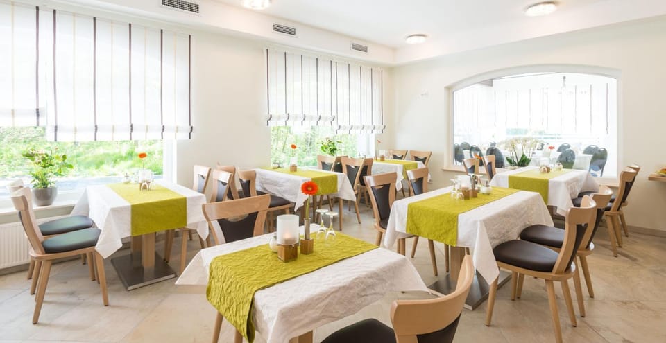 Day, Lounge or bar