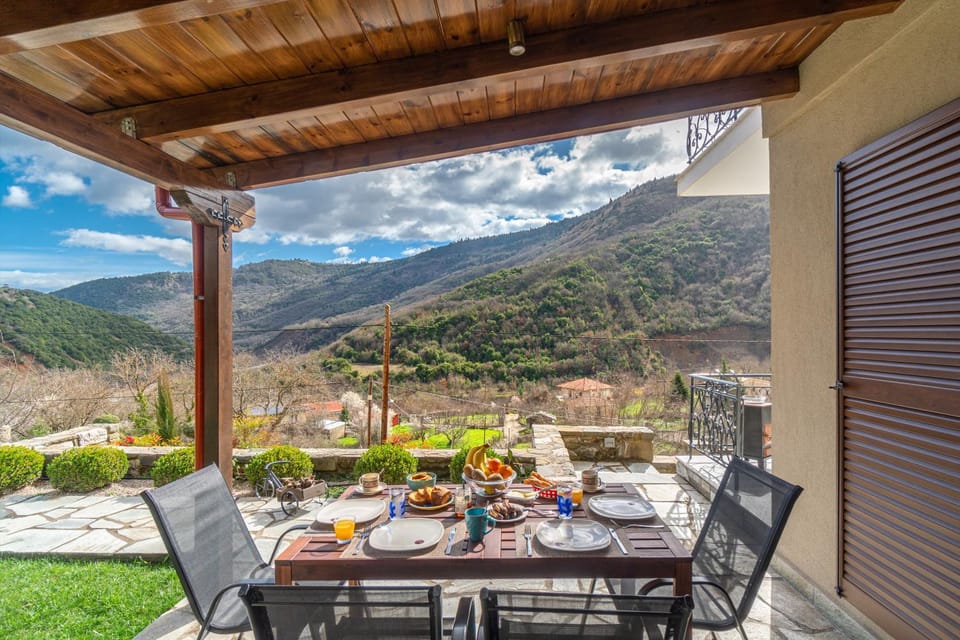 View (from property/room), Balcony/Terrace, Mountain view