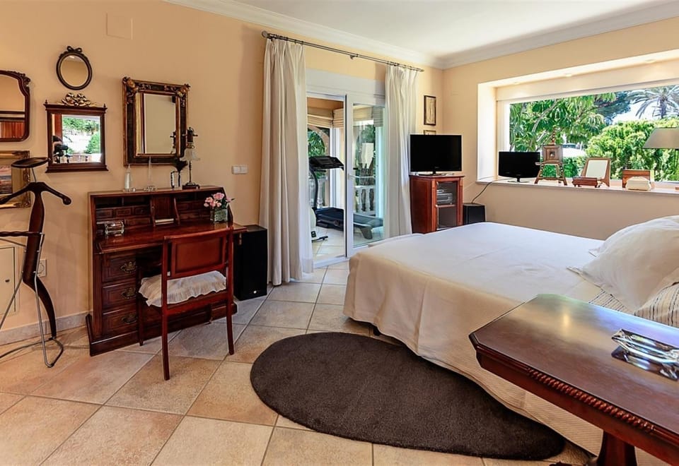 Living room, Bedroom