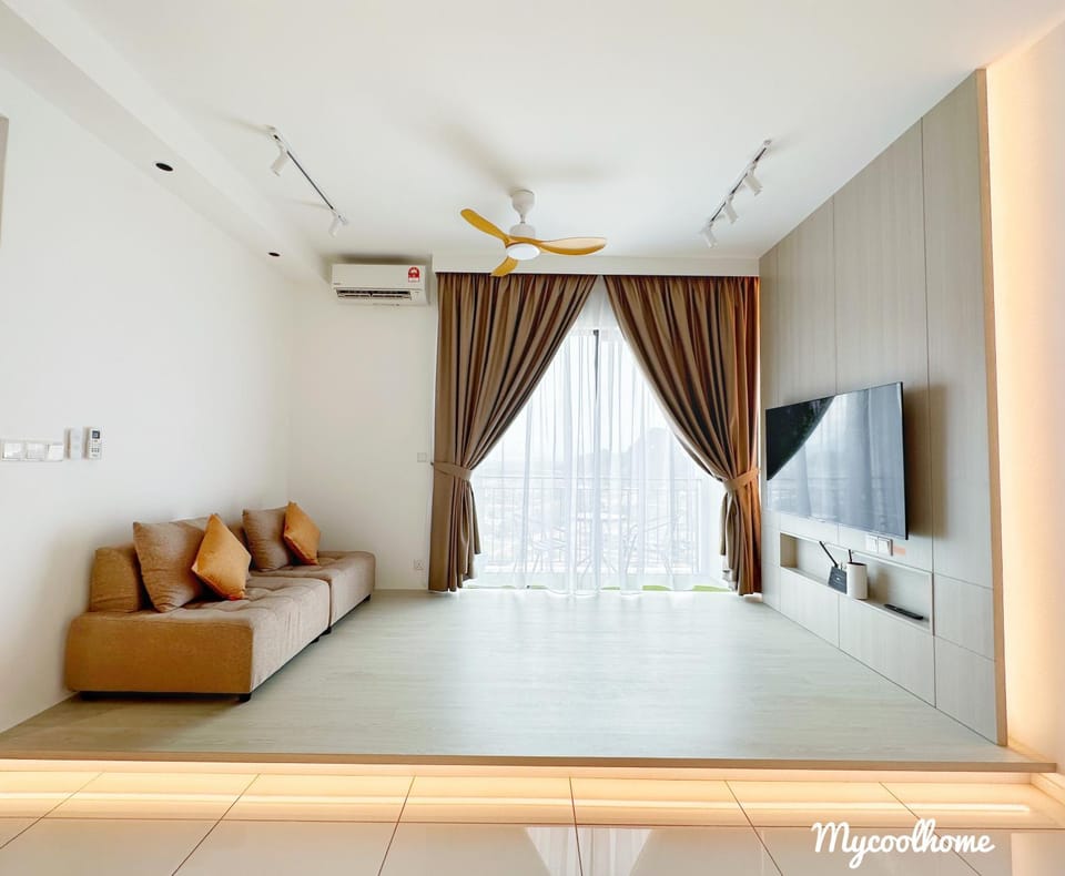 Communal lounge/ TV room, TV and multimedia, Living room, Seating area, fireplace, air conditioner