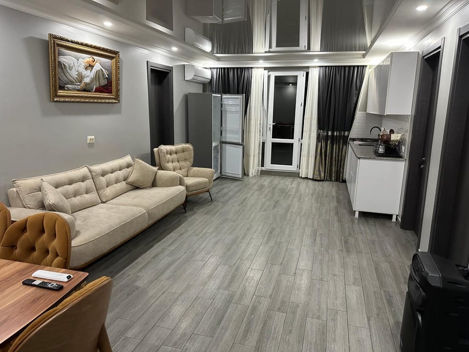 Kitchen or kitchenette, Living room, Seating area, oven