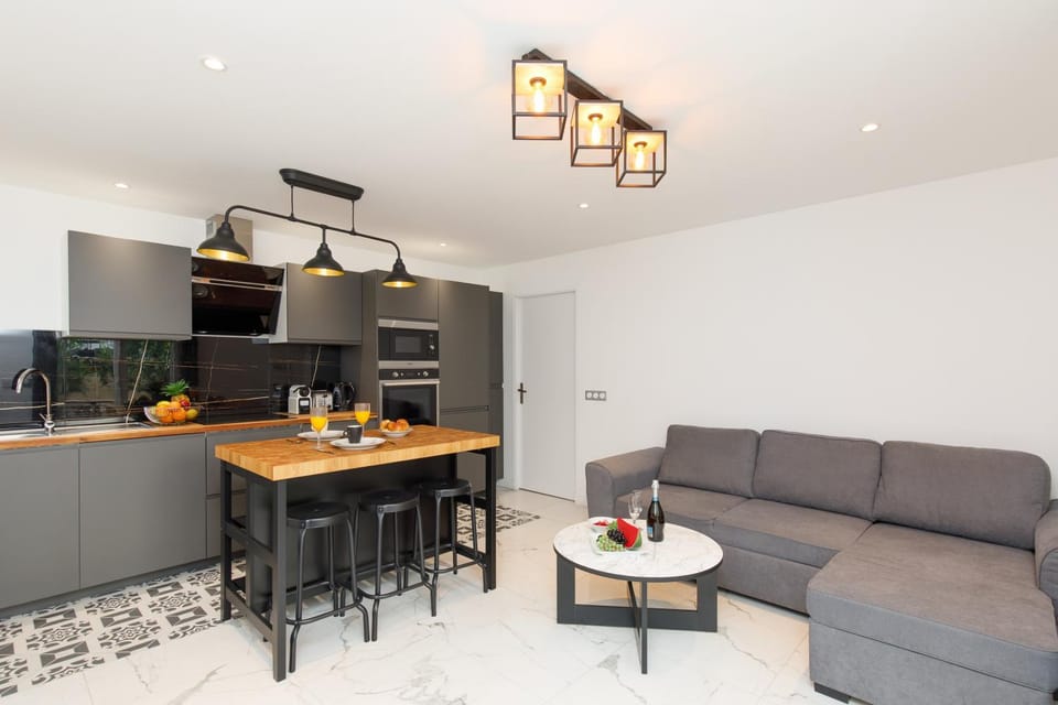 Cyclades YourHostHelper Apartment in Cannes
