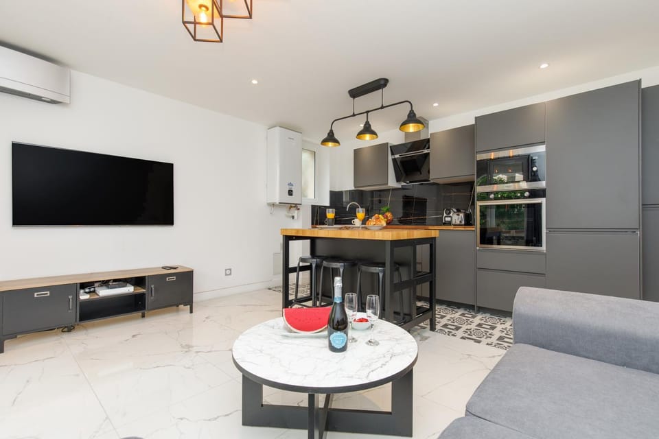 Cyclades YourHostHelper Apartment in Cannes