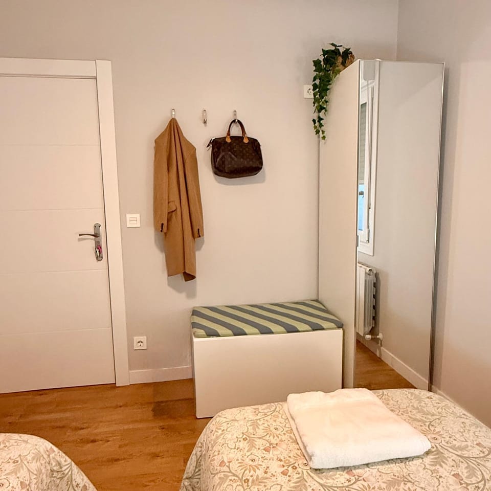 Habitación en apartamento con zonas comunes compartida H3 Vacation rental in Bilbao