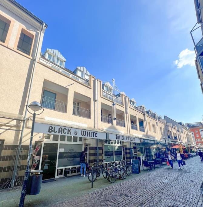 Property building, Neighbourhood, City view, Street view, Location