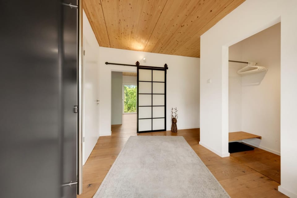 Facade/entrance, Photo of the whole room, wardrobe