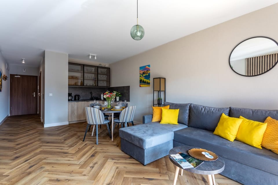 Kitchen or kitchenette, Seating area