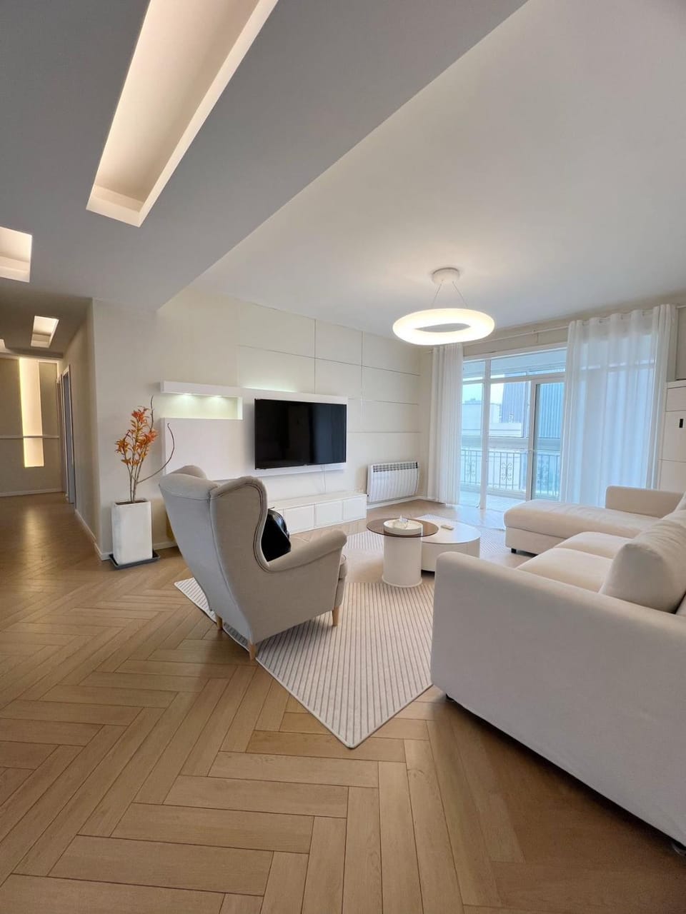 Communal lounge/ TV room, TV and multimedia, Living room, Seating area, Evening entertainment