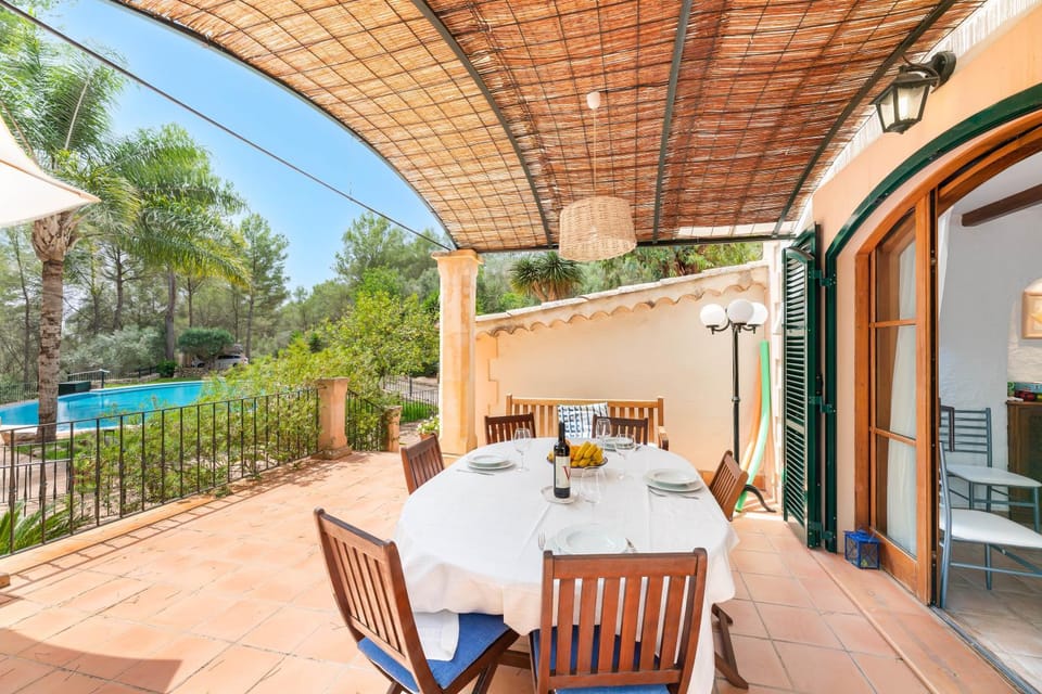 Property building, Balcony/Terrace, Living room