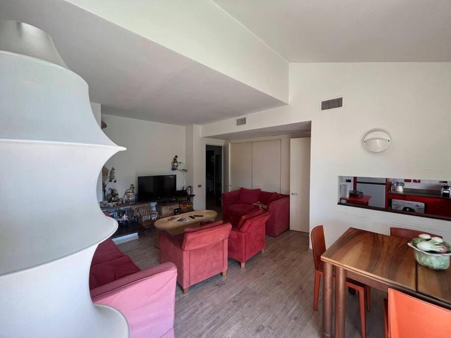 TV and multimedia, Living room, Seating area, Dining area