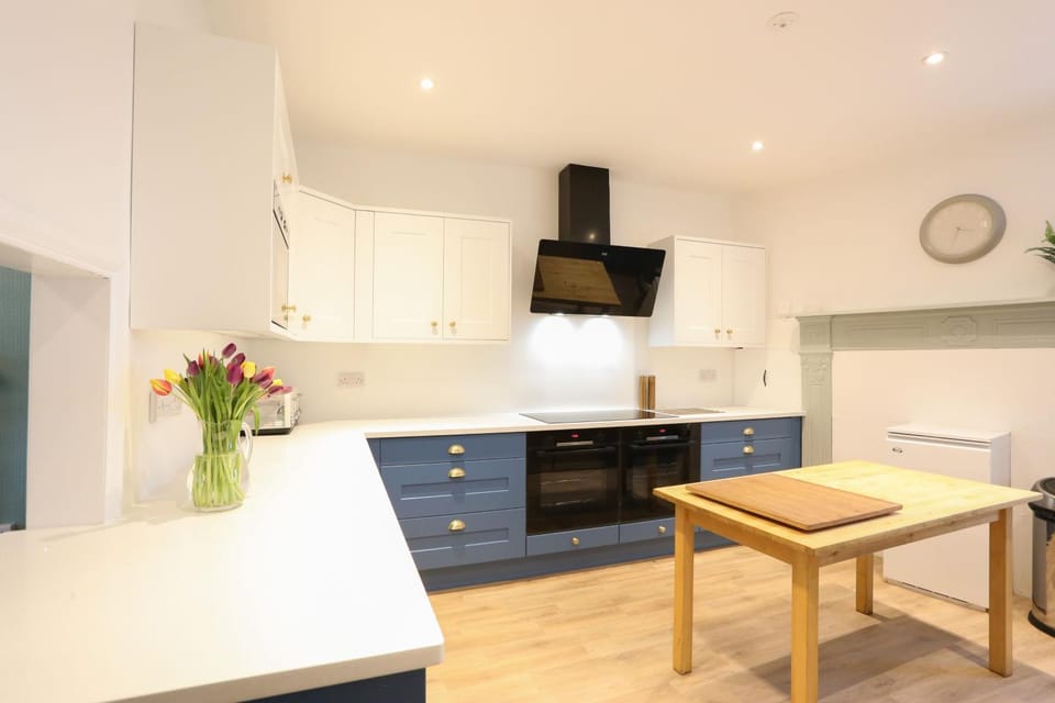 Property building, Kitchen or kitchenette, stove