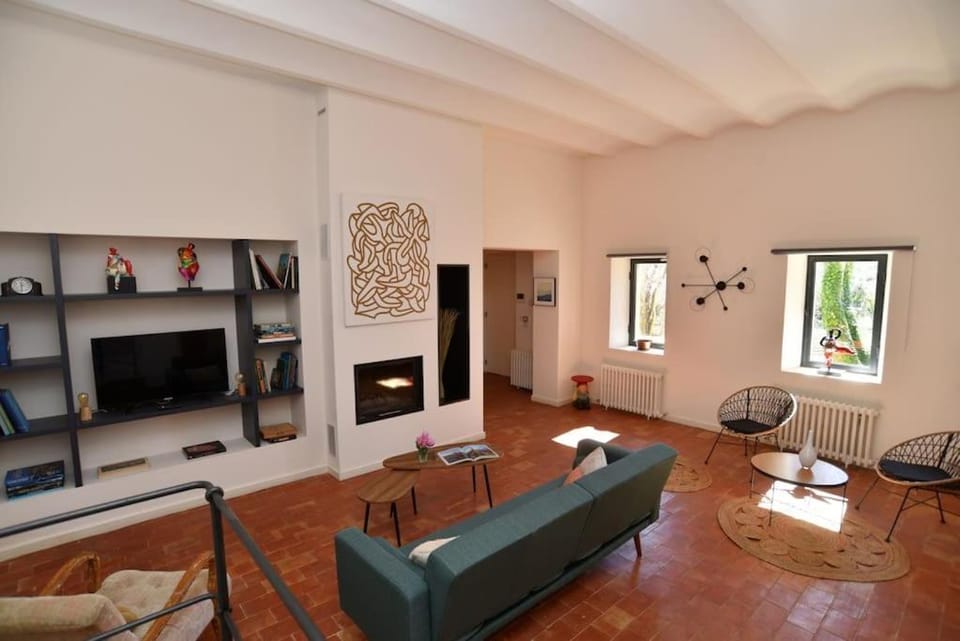 Library, TV and multimedia, Living room, Seating area