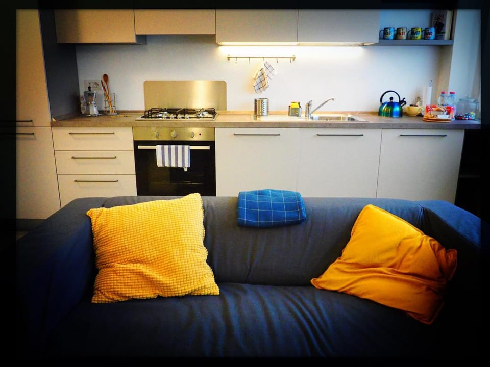 SMILE HOUSE. Intero trilocale 15 min. dal Centro Apartment in Milan