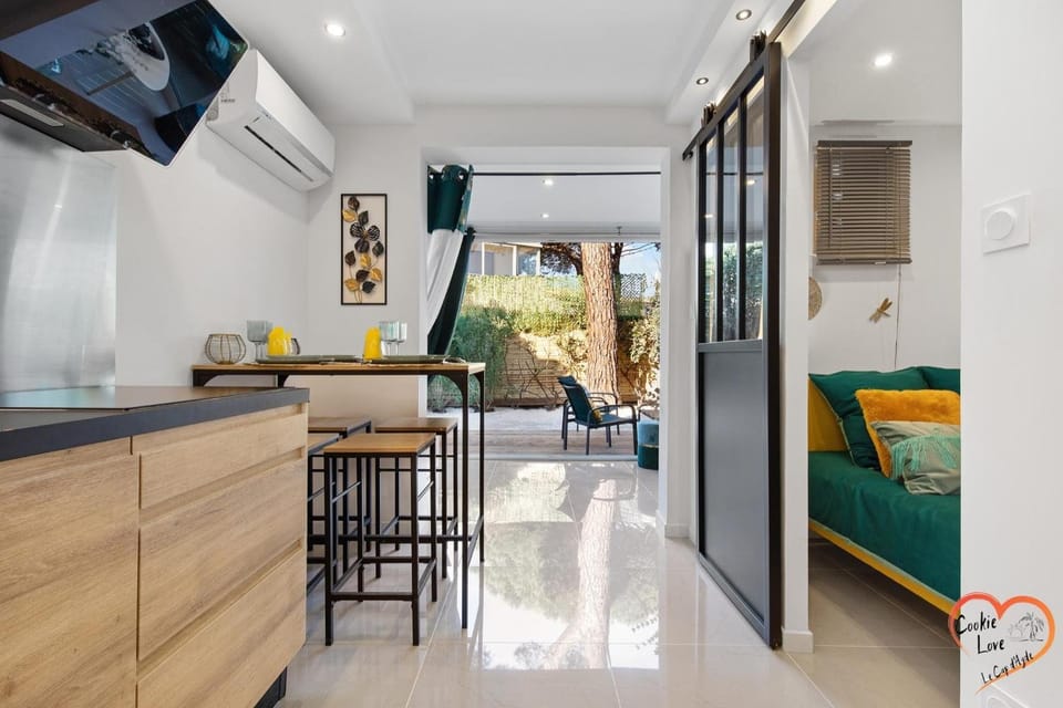 Bed, Kitchen or kitchenette, Dining area, Bedroom