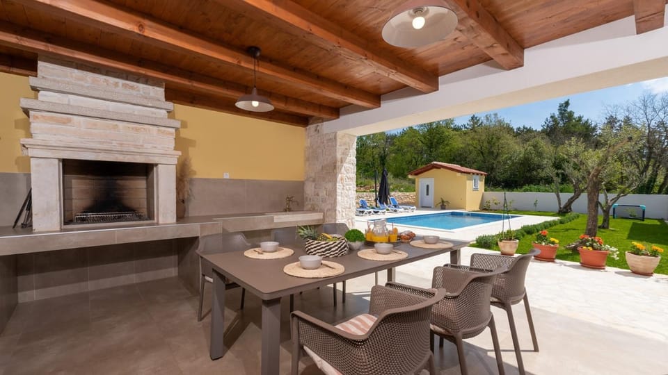 Property building, BBQ facilities, Garden, Balcony/Terrace, Seating area, Dining area, Swimming pool