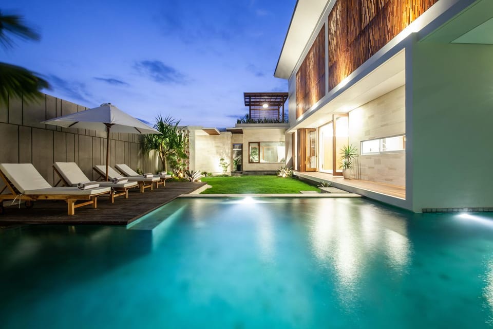 Property building, Pool view, Swimming pool, sunbed