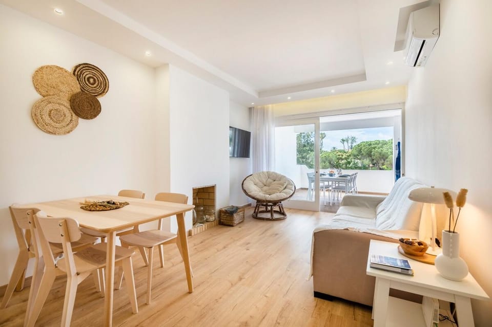 Balaia 3BR Sunny Terrace Apartment in Olhos de Água