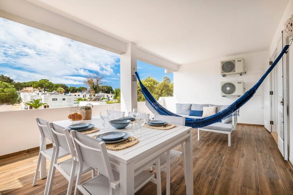 Balaia 3BR Sunny Terrace Apartment in Olhos de Água