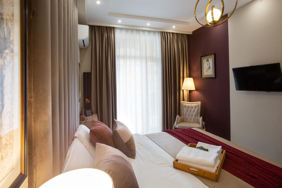 Bedroom, towels