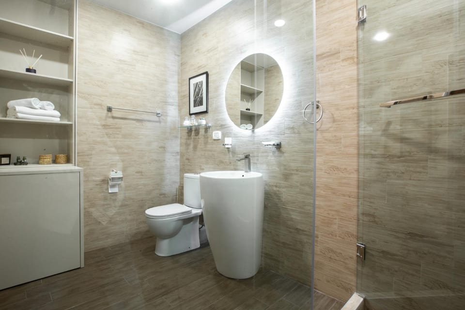 Toilet, Bathroom, towels