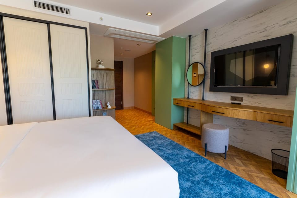 Bed, TV and multimedia