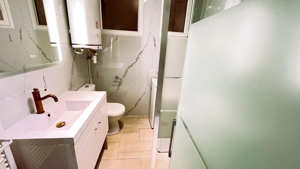 Shower, Toilet, Bathroom, washing machine