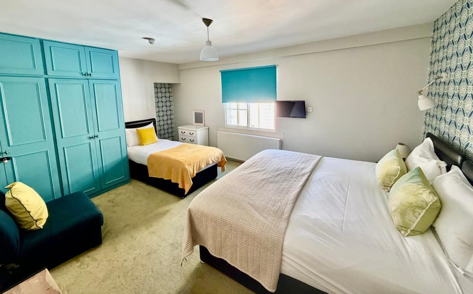 Dream Stays Bath - Trim Street Townhouse with Hot tub Apartment in Bath