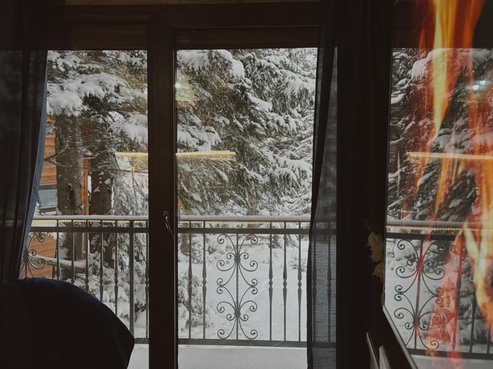 Winter, TV and multimedia, View (from property/room), Balcony/Terrace, Living room