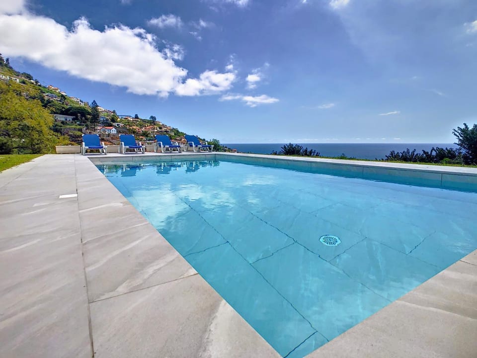 Avocado Villa by LovelyStay Villa in Madeira District