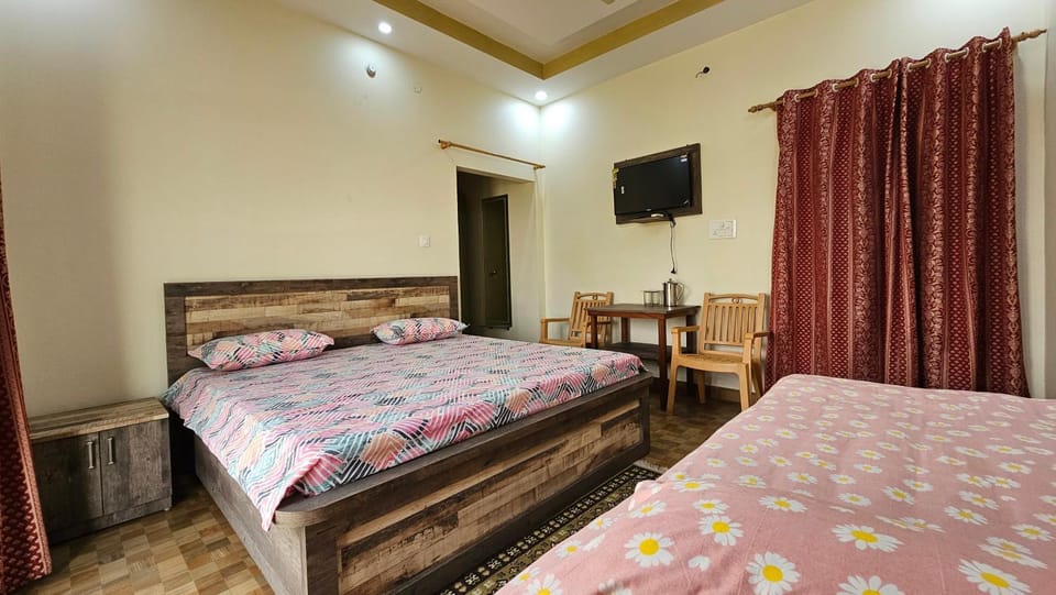 Bed, TV and multimedia, Bedroom