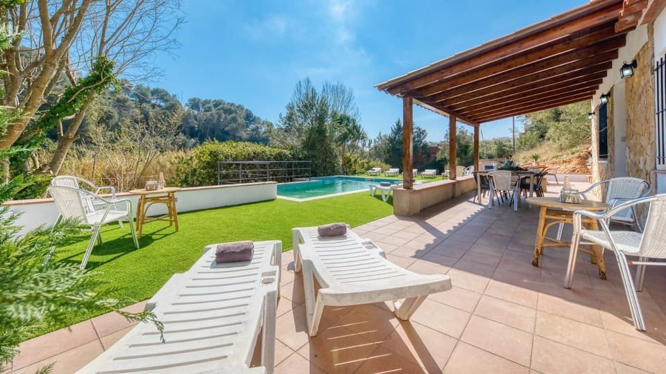 Property building, Balcony/Terrace, Living room, Swimming pool
