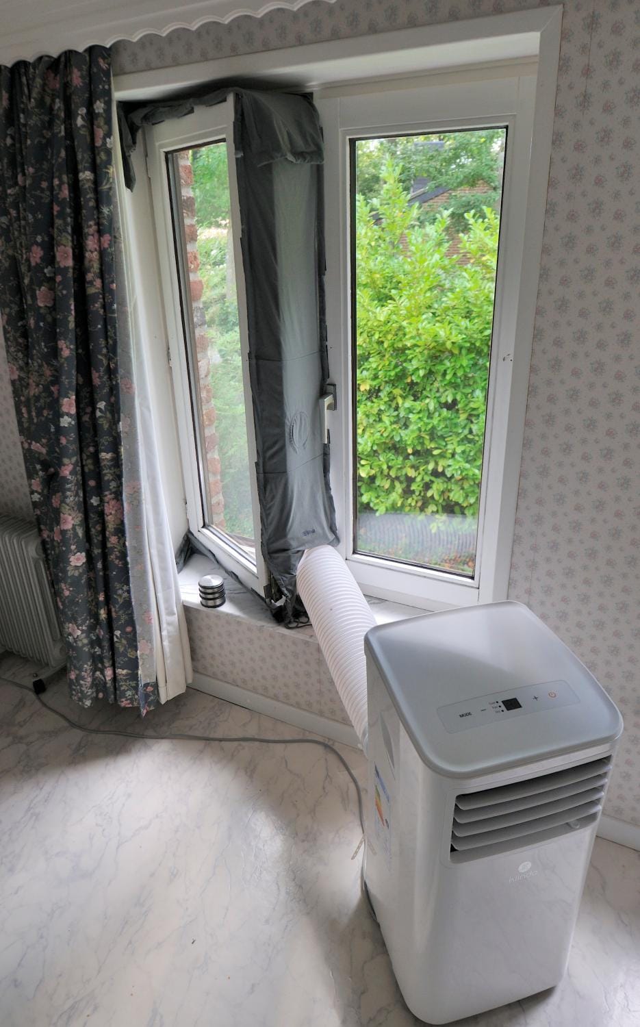 Bedroom, air conditioner