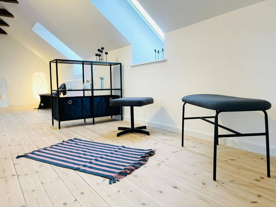 Living room, Seating area, hair dresser