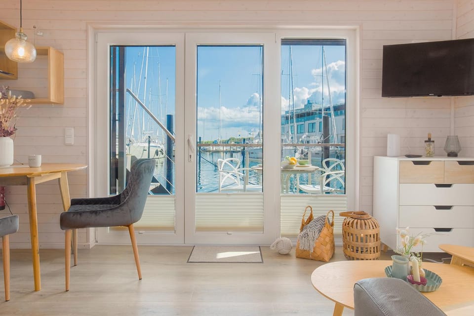 TV and multimedia, View (from property/room), Balcony/Terrace, Living room, Seating area, Dining area