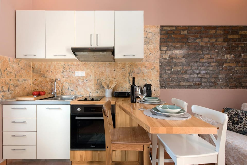 Kitchen or kitchenette, kitchen