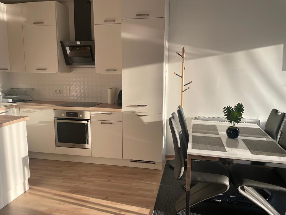Kitchen or kitchenette, Dining area, dishwasher, minibar, pet friendly, stove, toaster, kitchen