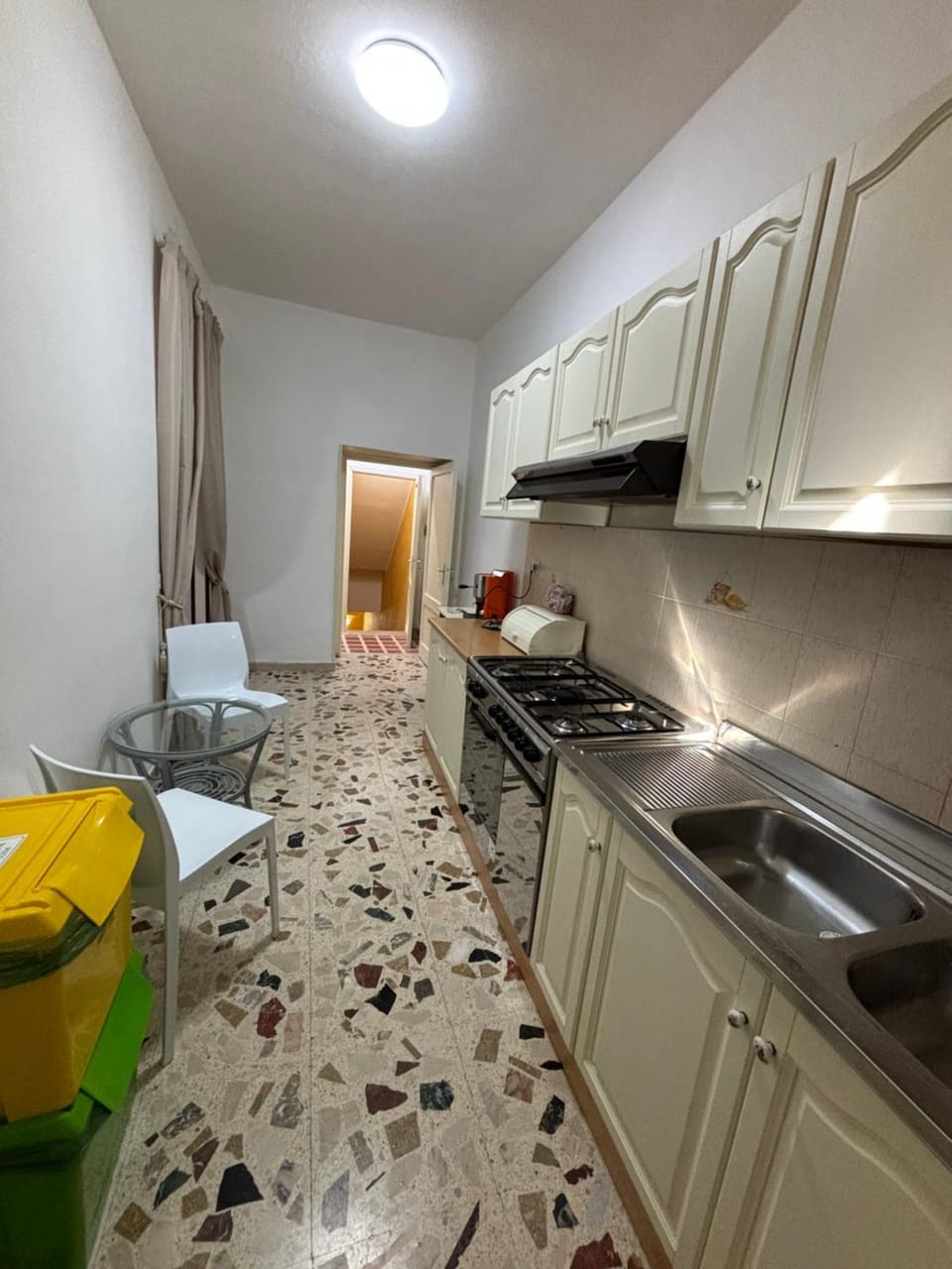 Kitchen or kitchenette, pet friendly, stove