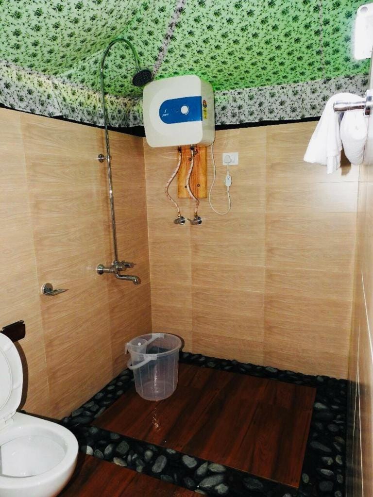 Toilet, Bathroom, Internal: Not applicable to any particular room