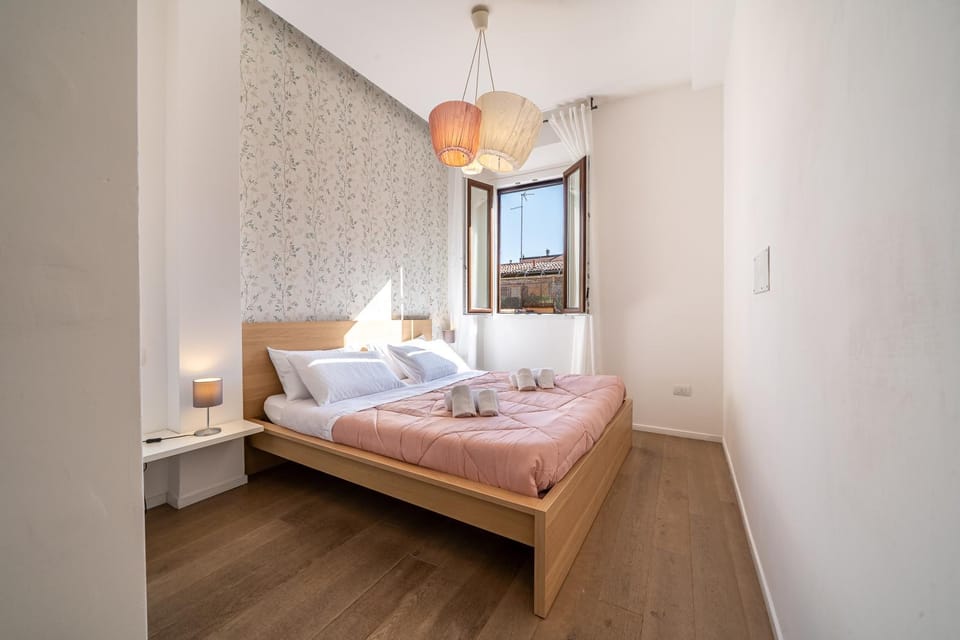 PIAZZA MAGGIORE-Luxury Apartment-Elegant Terrace Apartment in Bologna