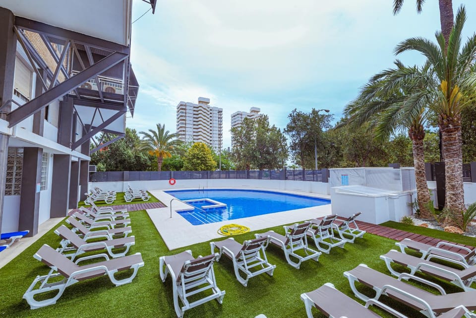 Property building, Garden, Garden, Balcony/Terrace, Swimming pool, Swimming pool