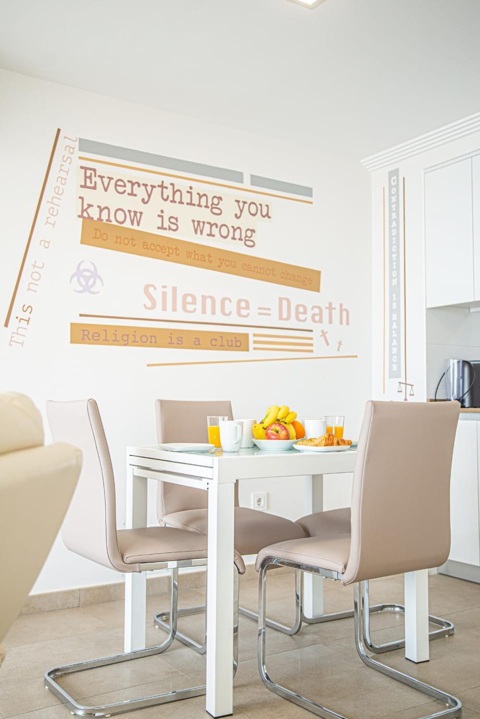 Seating area, Dining area