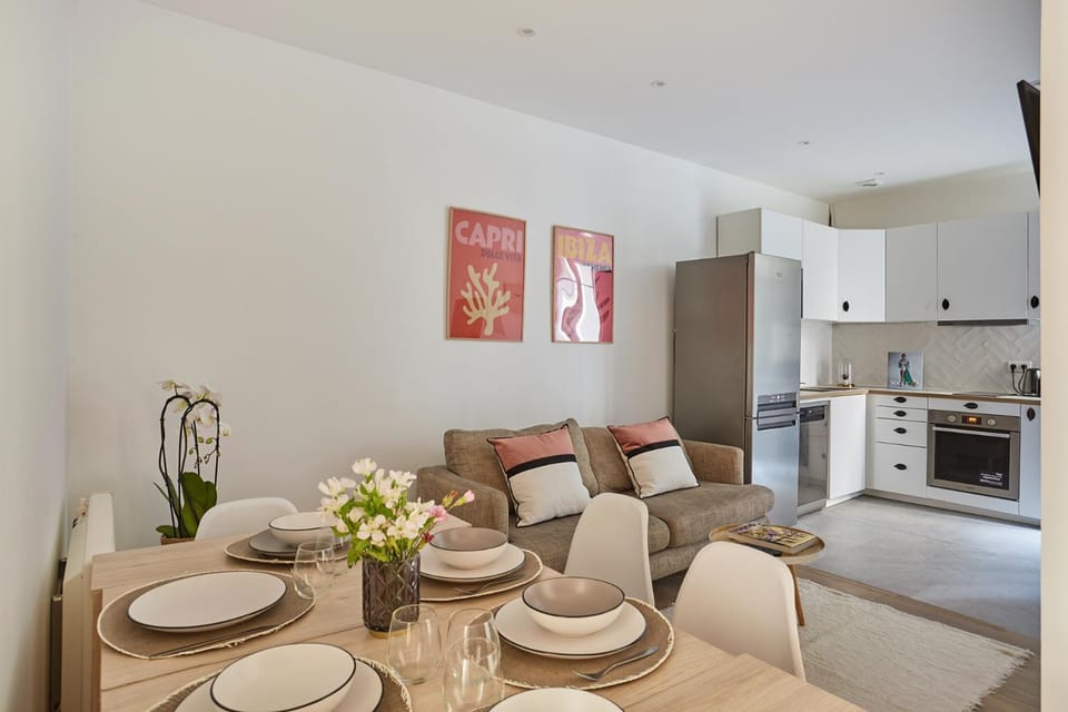 Kitchen or kitchenette, Living room, Seating area, Dining area, dishwasher, minibar, pet friendly, stove