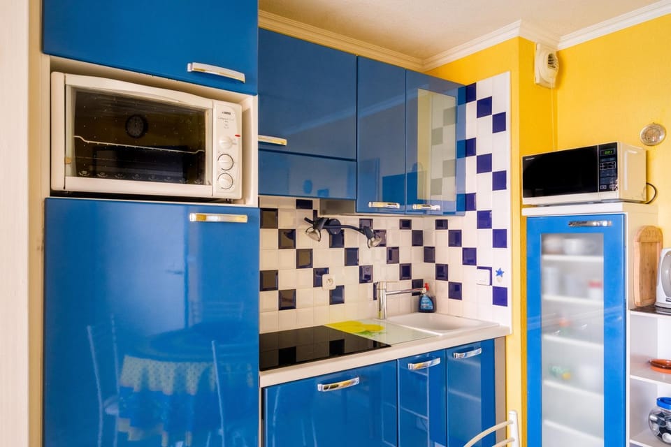 Kitchen or kitchenette, Living room