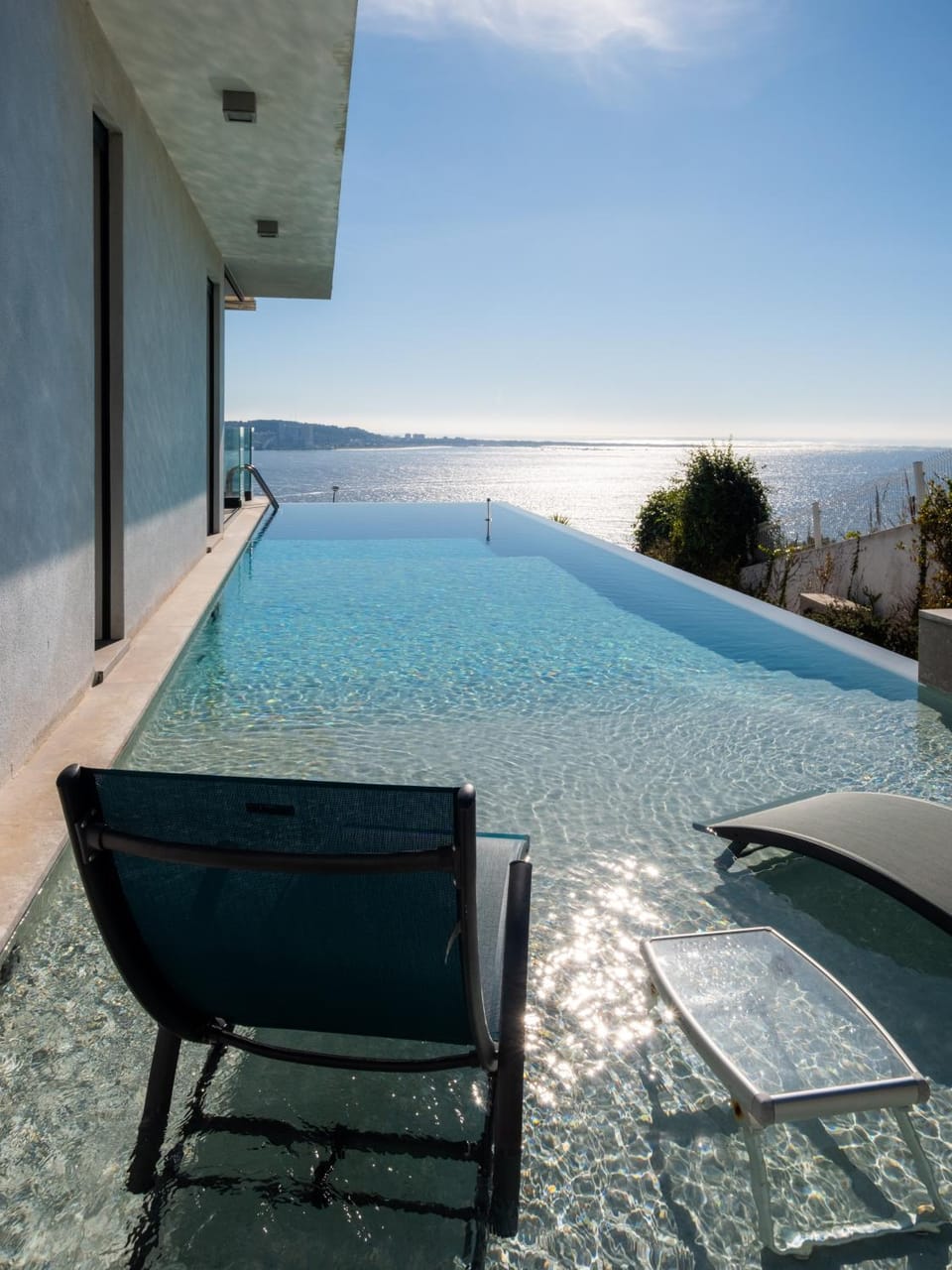 Modern Villa with Sea & River View Pool and Gym. Villa in Lisbon District